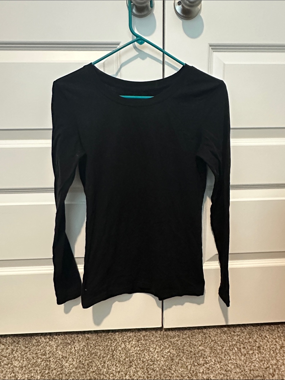 Classic Long Sleeve Crewneck stretchy Top in Black